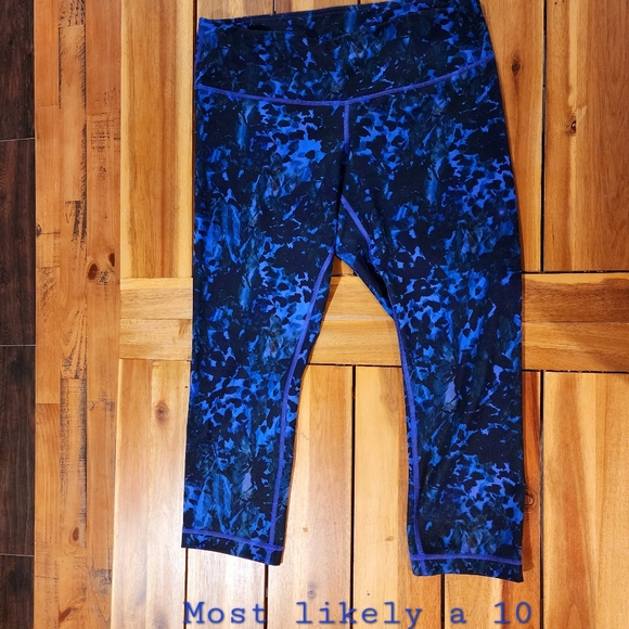 Lululemon - lot of 8 crops/pants - Picture 8 of 16